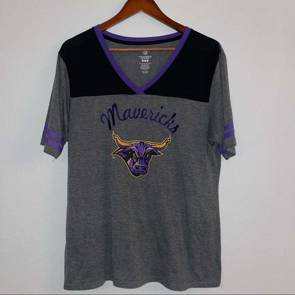 Minnesota State University Mankato Mavericks V-neck T-shirt XXL womens